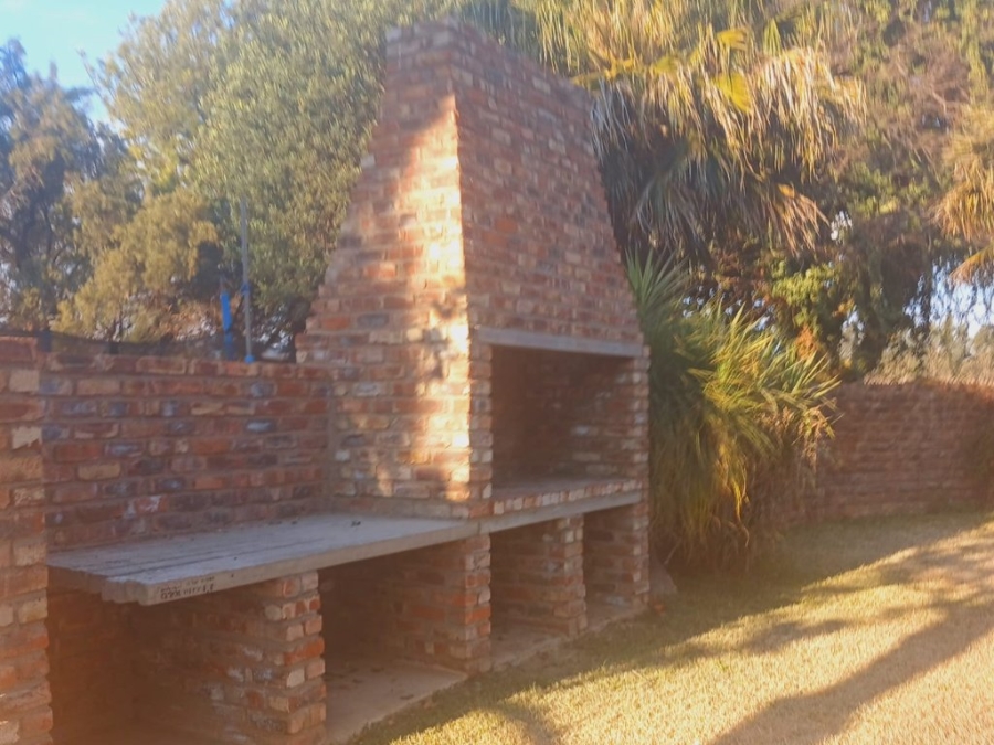 6 Bedroom Property for Sale in Hartswater Northern Cape